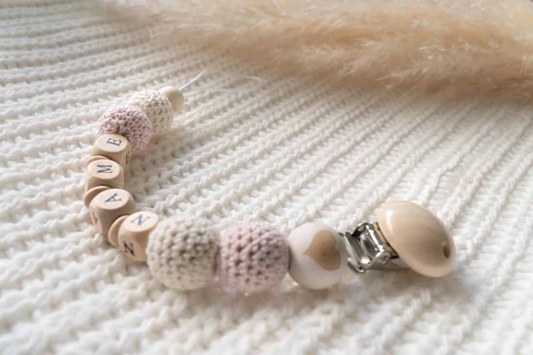 Schnullerkette "Fliedertraum"